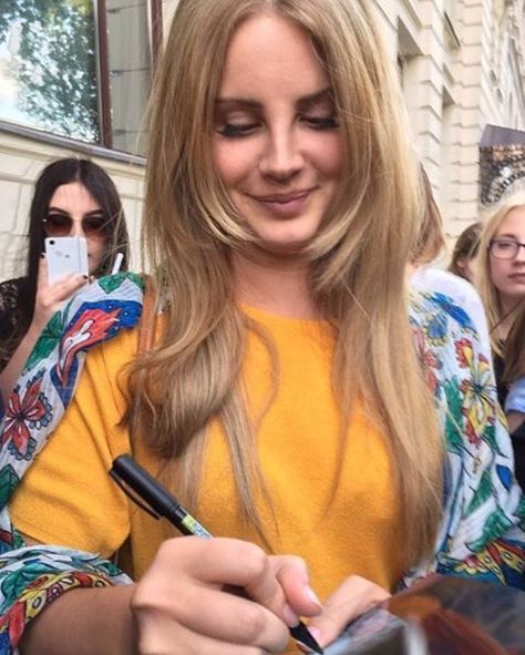 Lana del rey blonde hair Lana Del Rey Blonde Hair, Lana Del Rey Blonde, Lana Del Rey Hair, Blonde Bangs, Mother Dearest, Natural Blondes, Color Inspo, Hair Inspo Color, Blonde Color