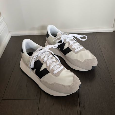 Nwt New Balance 237 | White Grey | Perfect Casual Shoe That Can Be Dressed Up & Down | No Trades | Send Me An Offer New Balance 237, New Balance White, Casual Shoe, New Balance Shoes, Grey Color, Gray White, New Balance, Casual Shoes, Athletic Shoes