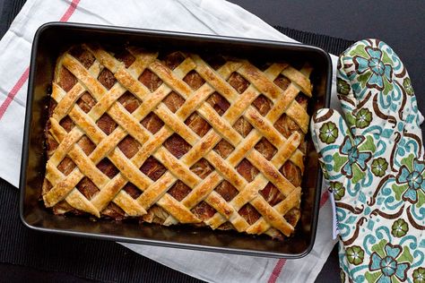 apple_pie_Square_lattice_crust2 Bakers Square French Silk Pie Recipe, Apple Pie Squares, Rustic French Apple Tart Recipe, French Style Apple Tart, Lattice Crust Apple Pie, Mary Berry Apple Frangipane Tart, Pie Squares, Square Pie, Pie Crust Designs