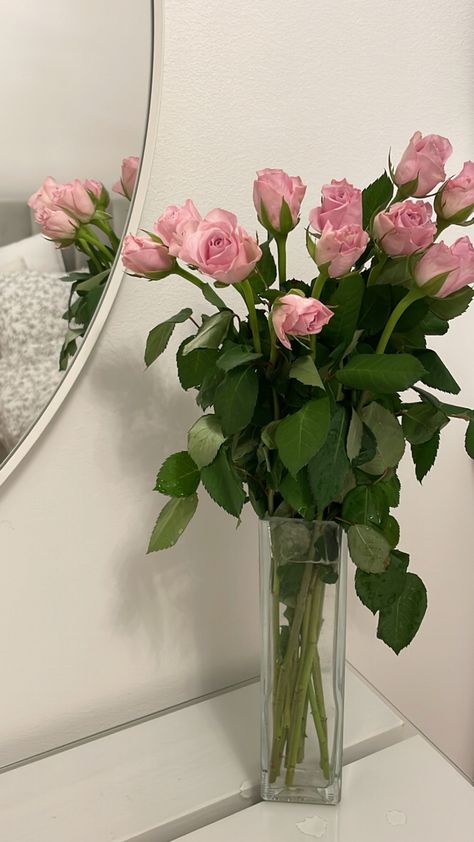 Pastel Pink Roses Aesthetic, Aesthetic Bouquet, Simple Bouquet, Girly Coquette, Aesthetic Roses, Rosé Aesthetic, Aesthetic Flowers, Soft Girl Aesthetic, Gift Inspo