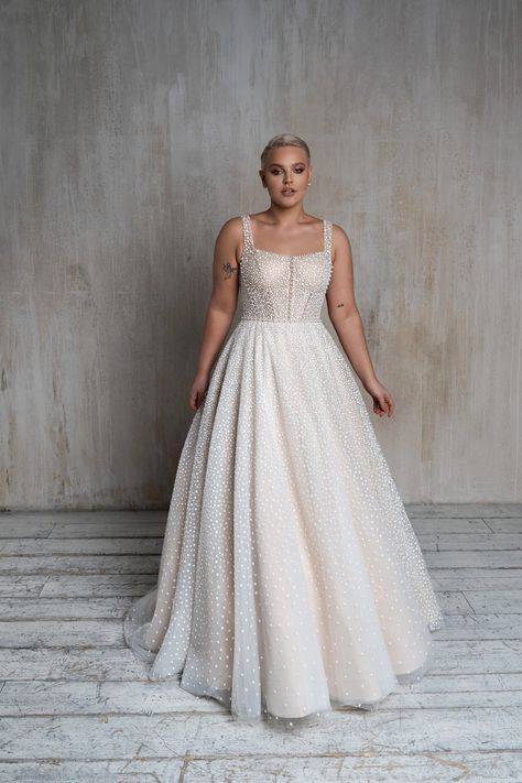 Modern Wedding Dress Plus, Curvy Wedding Dress Sparkle, Sparkle Wedding Dress Plus Size, Plus Size Pearl Wedding Dress, Sparkly Wedding Dress Plus Size, Basque Waist Wedding Dress Plus Size, Plus Size Wedding Dresses Sparkle, Plus Size Sparkly Wedding Dresses, Wedding Dress Mid Size Bride