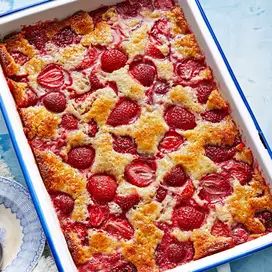 Cake Mix And Sprite, Southern Baking, Extraordinary Desserts, Salvadorian Food, Southern Living Recipes, Awesome Desserts, Strawberry Cobbler, Berry Recipes, Easy Sweets