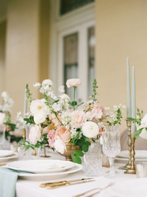 Garden Wedding Photography, Round Wedding Tables, Wedding Color Pallet, Garden Wedding Inspiration, Wedding Floral Centerpieces, Photography Workshop, Film Photographer, Wedding Table Decorations, Tuscany Wedding