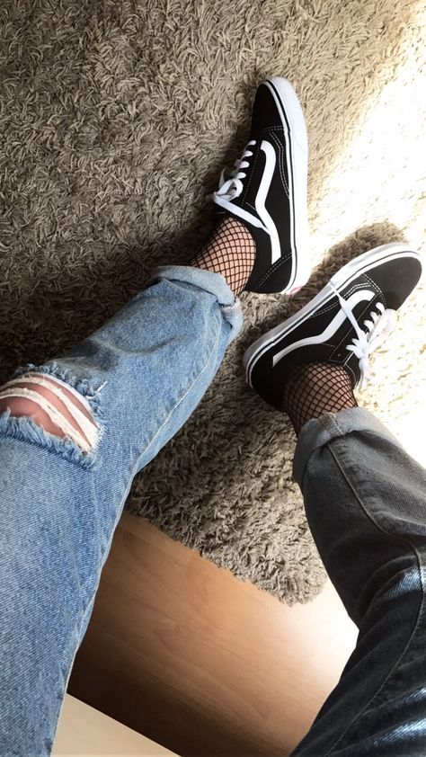 Old skool Vans with fishnet socks Vans Socks Outfit, Vans With Socks, Vans Old Skool Outfit, Vans Socks, Socks Outfit, Old School Vans, Old Skool Vans, Slip On Vans, Panty Hose