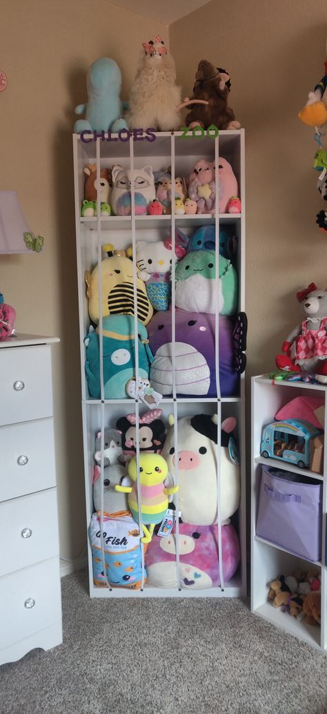 Storing Teddies In Bedroom, Stuffed Toy Organization, Stuffed Toy Organization Ideas, Build A Bear Storage Ideas, Stuffed Animals On Shelves, Ways To Organize Stuffed Animals, Unique Stuffed Animal Storage, Diy Stuffy Storage, Closet Stuffed Animal Storage