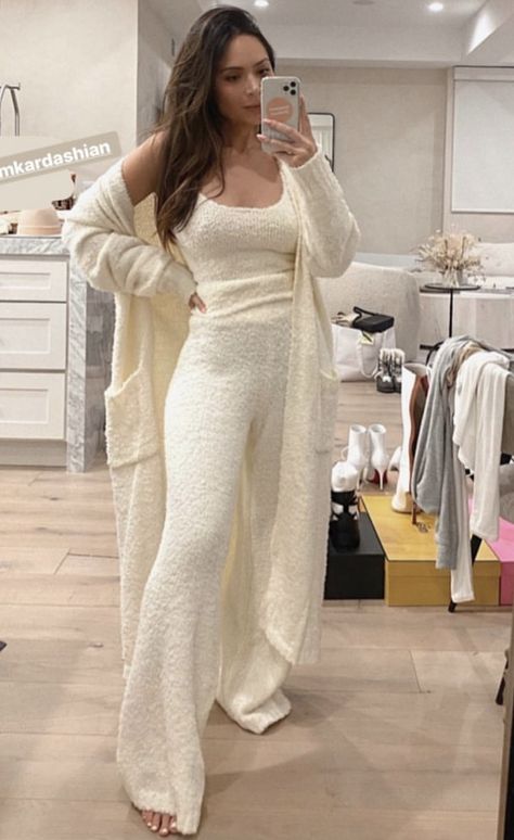 Classy Loungewear Outfit, Fuzzy Lounge Set, Fuzzy Aesthetic, Winter Outfits Cozy, Lounge Set Outfit, Aesthetic Lounge, White Top Outfit, Skims Outfit, Classy Loungewear