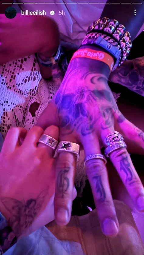 Billie Back Tattoo, Billie Eilish Dragon Tattoo, Billie Eilish Hand Tattoo, Billie Eilish Back Tattoo, Billie Eilish Tattoo Ideas, Billie Eilish Nails, My Kind Of Love, My Kind Of Woman, Baby Mama