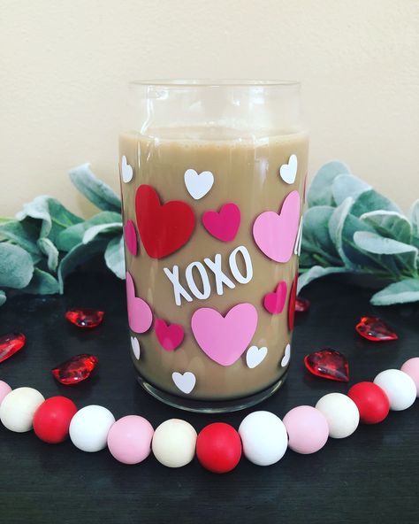 Cricut Valentines Projects, Heart Coffee Cup, Beer Glass Cups, Cricut Projects Easy, Heart Coffee, Banner Elk, Holiday Cups, Diy Glass Bottle Crafts, Coffee Valentines