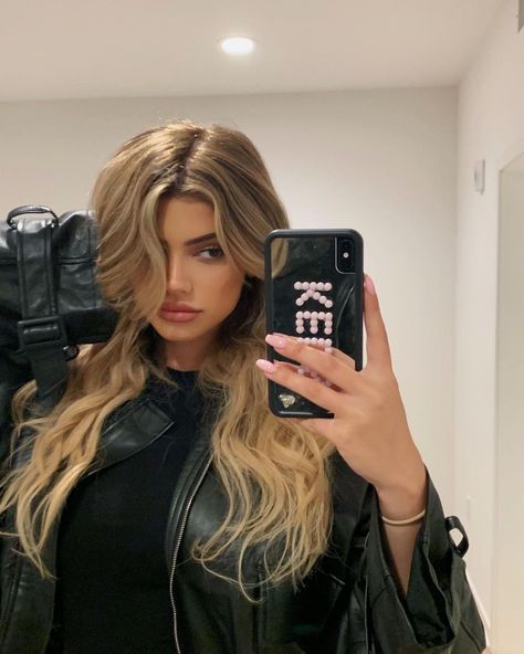 Kylie Jenner Hair Color, Kylie Jenner Blonde, Kylie Jenner Hair, Blonde Hair Inspiration, Blonde Hair Looks, King Kylie, Brunette Highlights, Hair Inspiration Color, Hair Inspo Color