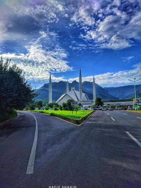 Travel Pakistan 🇵🇰 on Twitter: "Faisal Masjid -Islamabad 🕌❤🇵🇰… " Pakistan Wallpaper, Faisal Mosque, Pakistan Country, Pakistan Pictures, Pakistan Tourism, History Of Pakistan, Pakistan Travel, Some Beautiful Pictures, Exotic Places