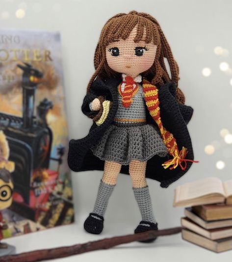 Harry Potter Crochet Doll, Amigurumi Harry Potter Free Pattern, Crochet Harry Potter, Amigurumi Harry Potter, Harry Potter Amigurumi, Harry Potter Dolls, Harry Potter Crochet, Harry Potter Bedroom, Barbie Drawing