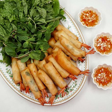 Spring Rolls Shrimp, Vietnamese Shrimp Rolls, Vietnamese Shrimp, Crawfish Recipes, Shrimp Spring Rolls, Fried Spring Rolls, Vietnamese Spring Rolls, Shrimp Rolls, Spring Roll Wrappers