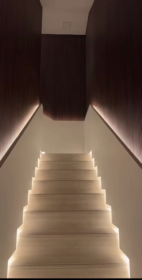 Modern Basement Stairs, Walled Staircase, Modern Stair Case, Lighting Staircase, Feature Staircase, Dark Staircase, Stairs Lighting, Staircase Design Ideas, Stairs Decor