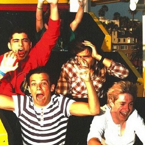 One Direction on a roller coaster? No surprise Harry isn't there;) One Direction Cute, One Direction Photos, British Boys, One Direction Pictures, 1d And 5sos, I Love One Direction, 1 Direction, Big Band, Zayn Malik