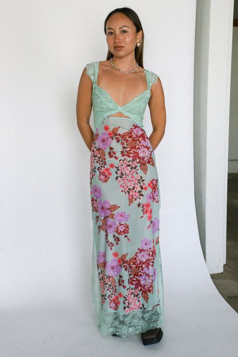 Steal The Spotlight, Iconic Dresses, Event Dresses, Spring Summer Outfits, Floral Maxi, Fancy Dresses, Dream Dress, Indian Outfits, Floral Maxi Dress