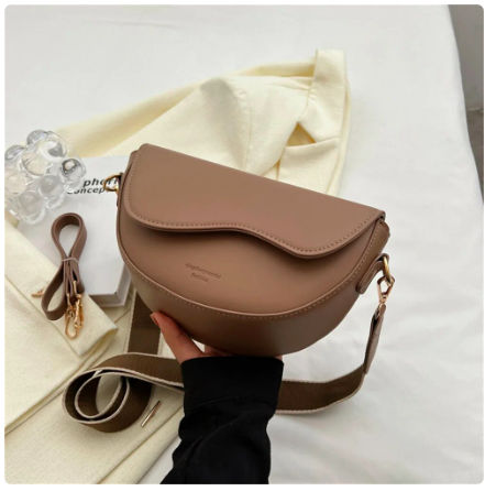 Winter Purses, Beg Tangan, Chic Leather, Casual Tote, Womens Crossbody Bag, Leather Chain, Vintage Leather, Shoulder Handbags, Sling Bag