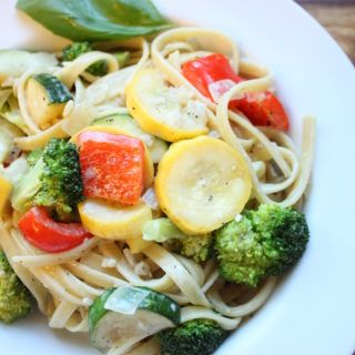 Appetizers Asian, Vegetable Primavera, Creamy Pasta Primavera, Vegetable Pasta Recipes, Foods Chicken, Desserts Drinks, One Pot Vegetarian, Vegetarian Pasta Recipes, Vegetarian Menu