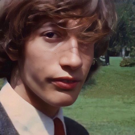 Robin Gibb💗 on Instagram: “Very young Robin Gibb in the 60s…He’s an angel🌸✨ #beegees . . . #robingibb #barrygibb #mauricegibb #music #70s #70smusic #60s #80s #90s…” Robin Gibb, Bee Gees, The 60s, An Angel, Bee, Angel, Music, On Instagram, Instagram