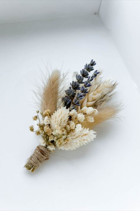 Bohemian Wedding Ceremony, Wedding February, Dried Flower Boutonniere, Groom Buttonhole, Groom Buttonholes, Boho Wedding Theme, Flower Boutonniere, Dried Flowers Wedding, Mini Bouquet