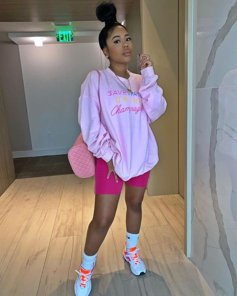 52k Likes, 378 Comments - 𝕄𝕣𝕤.𝔹𝕖𝕟𝕥𝕝𝕖𝕪 ♥ (@minaamonroe) on Instagram: “🥂💕” Baddie Clothes, Biker Shorts Outfit, Millennials Fashion, Shorts Outfit, Chill Outfits, 2022 Fashion, Cute Swag Outfits, Dope Outfits, Teenage Fashion Outfits