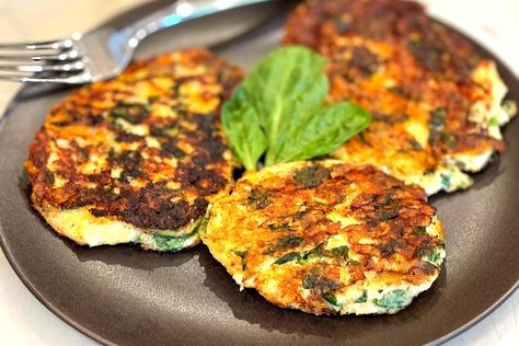 Savory Salmon Fritters Recipe With Spinach Is Packed With Protein (9 Ingredients, 30 Minutes) #30secondmom Salmon Fritters, Fritters Recipes, Skillet Pork Chop Recipes, Savory Salmon, Recipe With Spinach, Vegetable Bake, 30seconds Food, Canned Salmon Recipes, Zucchini Casserole Recipes