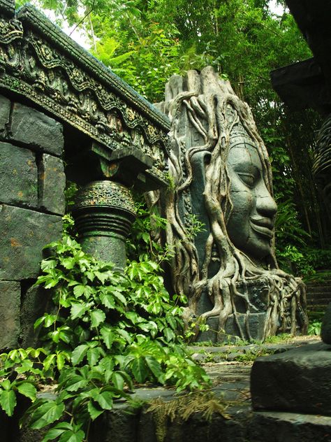 ♥ ⋱‿ ❤AnE LeeLA⋱SouL & HearT of LifE...Jungle Cruise Statues/Vines - decoration inspiration Jungle Temple, Architecture Antique, Magic Places, Temple Ruins, Stone Statue, Petra Jordan, Vernacular Architecture, Fantasy Places, Ancient Temples