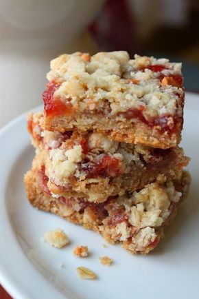 Shortbread Bars Recipes, Jam Bars, Cherry Pie Bars, Blackberry Crumble, Butter Pecan Cake, Shortbread Bars, Crumble Bars, Shortbread Recipes, Oatmeal Bars