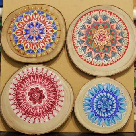 Dot Mandala On Wood Slice, African Bedroom, Coaster Crafts, Linocut Printmaking, Wood Slice Art, Cute Coasters, Tea Coaster, Painted Christmas Ornaments, Wood Slice Ornament