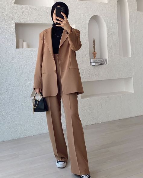 Office Suites For Women, Blezars For Women Outfit Hijab, Formal Modest Outfits Hijab, Hijabi Blazer Outfit Formal, Elegant Outfit Hijab Ideas, Modest Formal Outfits For Work, Hijabi Office Wear Classy, Formal Suits For Women Hijab, Hijabi Corporate Outfit