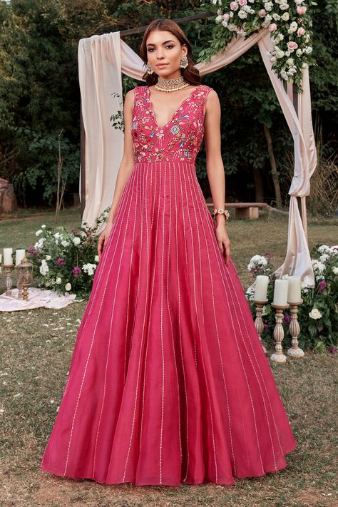 Gown Patterns For Women, Ethnic Gown Designs, Cocktail Gowns Indian Weddings, Indian Cocktail Outfits For Women, Guest Outfit For Wedding, Floral Gowns Indian, Outfits For Wedding Functions, Western Dresses Women, Ethnic Wedding Outfits