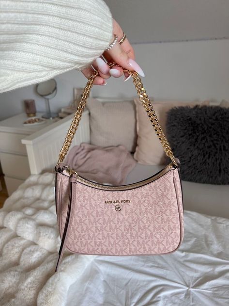 Michael Kors Small Bag, Michael Kors Pink Purse, Pink Mk Bag, Michael Kors Pink Bag, Kate Spade Purse Aesthetic, Michael Kors Handbags Outfits, Pink Michael Kors Purse, Cute Mini Bags, Trendy Purses