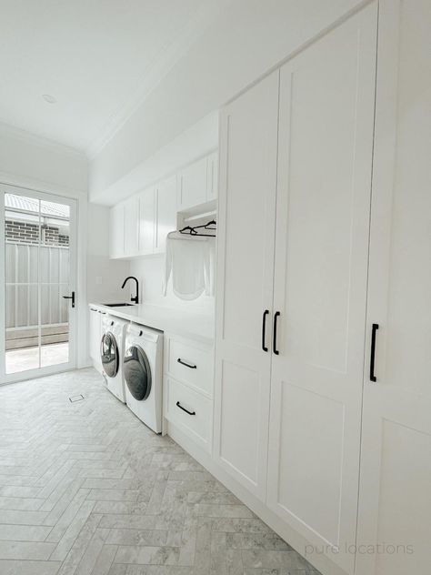 Hamptons Style Laundry, Pantry Laundry Room, Laundry Ideas, Dream Laundry Room, Mudroom Laundry Room, Laundry Room Layouts, Mud Rooms, Laundry Room Renovation, Modern Laundry Rooms