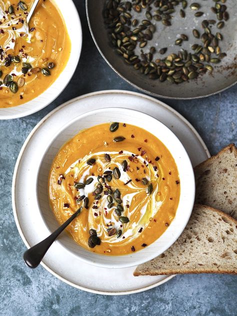 Roasted Butternut Squash and Chilli Soup Butternut Squash Chilli, Easy Squash Recipes, Chilli Soup, Butternut Squash Recipes Roasted, Soup With Coconut Milk, Squash Vegetable, Coconut Milk Soup, Roasted Butternut Squash Soup, Roasted Pumpkin Seeds