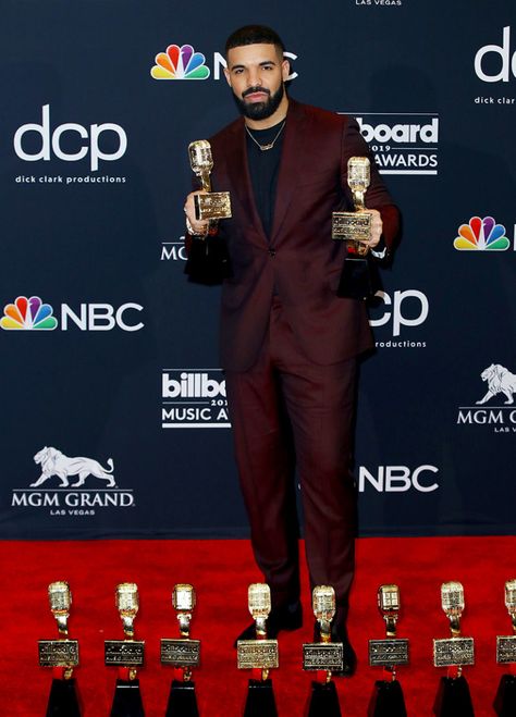 Drake Awards, Rose Pics, Top Country Songs, Drake Clothing, Black Tv Shows, Radio Song, Drake Photos, Drake Drizzy, Drake Graham