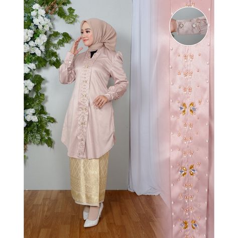 Details 
Name:khodijah malay tunic
Material:roberto cavali premium.
-make Fyp,,condition,graduation,pormal,meetup,engagement,goodbye,withgirlfriend,
Sizes
M.98,l105,xl110,xxl115
pb,m,100,l103,xl.106,xxl.106
Skirt length.93.cm.
Items price includes shipping fee that should be borne by the buyer.