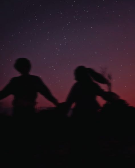 Watching Stars Couple, Couple Running Aesthetic, Couple Looking At Stars, Star Gazing Aesthetic Couple, Runaway Couple, Night Couple Aesthetic, Couple Stargazing, Couple Stars, Stars Romantic