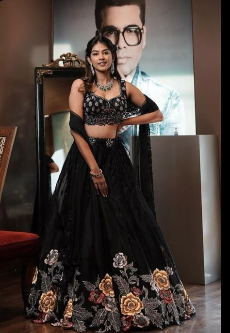 Black And Blue Lehenga, Black Lehenga For Wedding, Black Sangeet Outfit, Black Wedding Lehenga, Gujarati Lehenga, Day Wedding Outfit, Latest Bridal Lehenga Designs, Best Indian Wedding Dresses, Blouse Lehenga