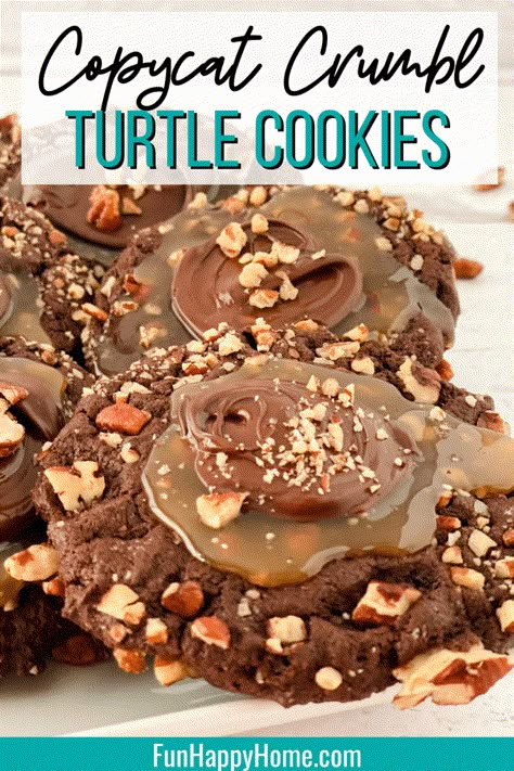 Chocolate Turtle Cookies, Crumbl Recipes, Turtle Cookies Recipe, Copycat Crumbl Cookies, Crumbl Cookie Recipes, Crumbl Cookie Recipe, Cookies Crumbl, Crumbl Copycat, Copycat Cookies