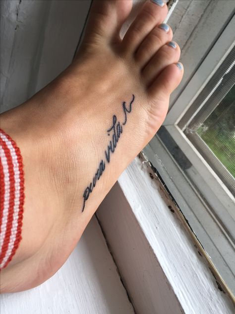 PURA VIDA: Live your life pure, and remember to always love your family and the nature. Pura Vida Tattoo Fonts, Pura Vida Tattoo Costa Rica, Pura Vida Tattoo Ideas, Inspirational Tattoos For Women, Tattoos For Women Ankle, Costa Rica Tattoo, Tattoo Writing, Tattoo On Thigh, Cute Tattoo Ideas