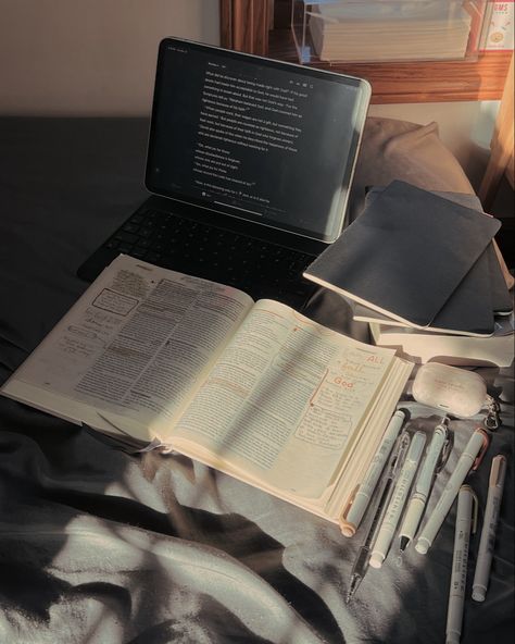 Seminary School Aesthetic, Discipleship Aesthetic, Godly Lifestyle Aesthetic, Religious Studies Aesthetic, Christian Baddie Aesthetic, Bible College Aesthetic, Bible Studying Aesthetic, Bible Study Group Aesthetic, Christian College Aesthetic