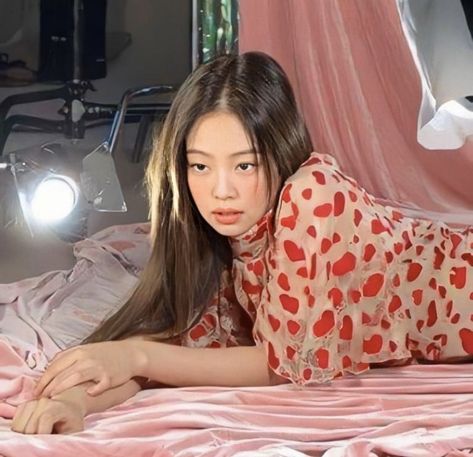 Jennie Y2k, Jennie Icon, Blackpink Memes, Jennie Kim Blackpink, Jennie Kim, Black Pink Kpop, Blackpink Fashion, Cute Gif, Blackpink Jennie