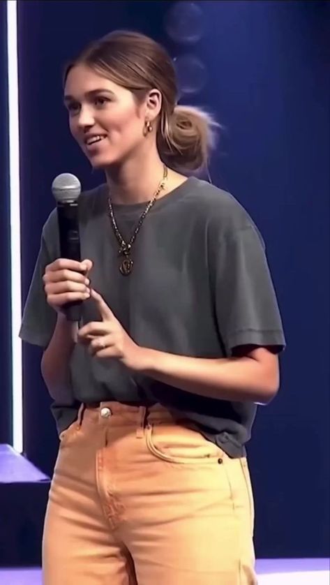 Sadie Robertson Speaking, Sadie Robertson Hair, Sadie Robertson Outfits, Sadie Robertson, Winter Arc, Church Fits, Goal Board, Chic Summer Outfits, Duck Dynasty