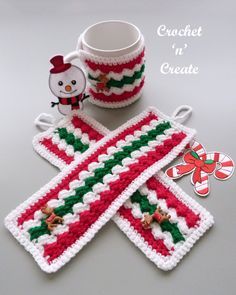 free crochet pattern for Christmas mug cover, add a mug and some sweets/candy and you have a quick Christmas gift, find the pattern on crochetncreate. #crochet #crochetmugcosy #crochetmugcover #freecrochetpatterns #kitchencrochet Crochet Mug Cozies, Crochet Cozies, Mug Cozy Pattern, Mug Cover, Crochet Snood, Cup Cozy Pattern, Crochet Mug, Crochet Mug Cozy, Crochet Coffee Cozy