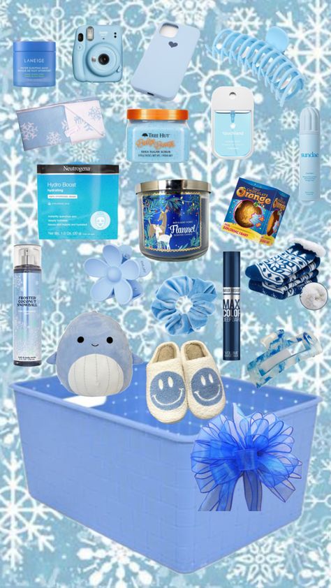 Blue Gift Basket, Xmas List Ideas, Cute Christmas Ideas, Basket Blue, Birthday Basket, Blue Baskets, Bff Birthday Gift, Cool Gifts For Teens, Gifts For Gf