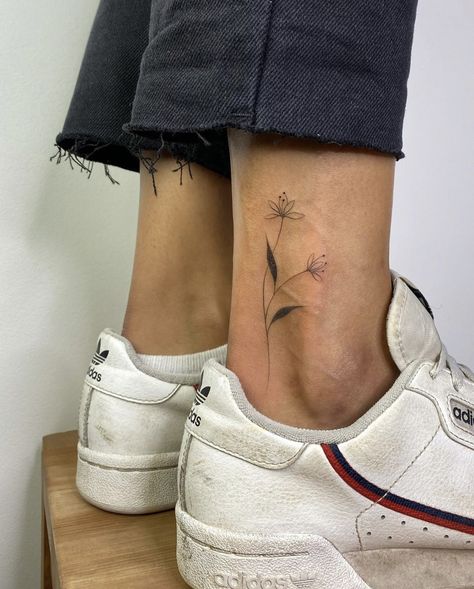 Leg Tattoos Women, Botanical Tattoo, Modern Tattoos, Classy Tattoos, Dainty Tattoos, Subtle Tattoos, Baby Tattoos, Time Tattoos, Elegant Tattoos