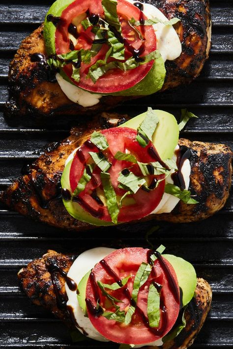 California Grilled Chicken California Grilled Chicken, Keto Bbq Chicken, Chicken Recipes With Tomatoes, Pregnancy Recipes, Keto Bbq, Mozzarella Chicken, Healthy Weeknight Dinners, Keto Lunch, Grilled Chicken Recipes