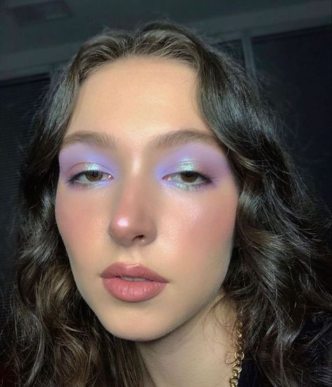 Holographic Eyeshadow, Clean Makeup Look, Confetti Tour, Holographic Makeup, Drag Make-up, Swag Makeup, Purple Makeup, Cool Makeup Looks, Ethereal Makeup