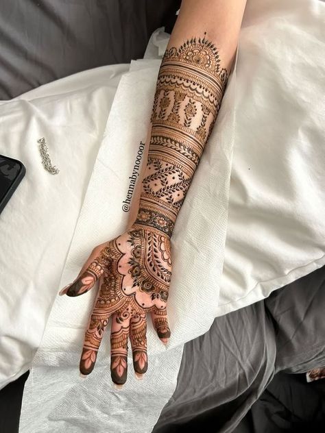 Henna art done on a girl with design up to her elbows Elbow Henna Designs, Henna Designs Elbow Length, Mehendi Designs For Hands Till Elbow, Henna Designs Till Elbow, Mehendi Designs Till Elbow, Mehndi Designs Till Elbow, Henna 2023, Brand Pictures, Bride's Sister