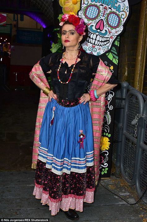 Multi-tasker: The beautiful star is mother to Billy Raymond, 12, and daughter, Nell, seven... Freida Kahlo Costume, Frida Kahlo Dress, Creative Halloween Costumes Diy, Mexican Day Of The Dead, Frida Kahlo Style, Kids Fashion Blog, Frida Art, Eccentric Style, Clever Halloween Costumes