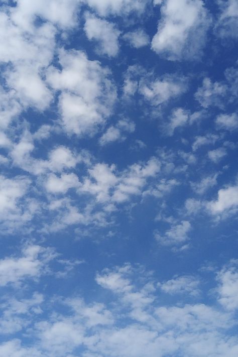 Ciel bleu avec nuages. Blue sky with white clouds. Image Ciel, Athletic Wallpaper, Blue Sky Images, Photo Ciel, Image Bleu, Mac Wallpaper, Photo Background Editor, Anime Backgrounds Wallpapers, Scary Art